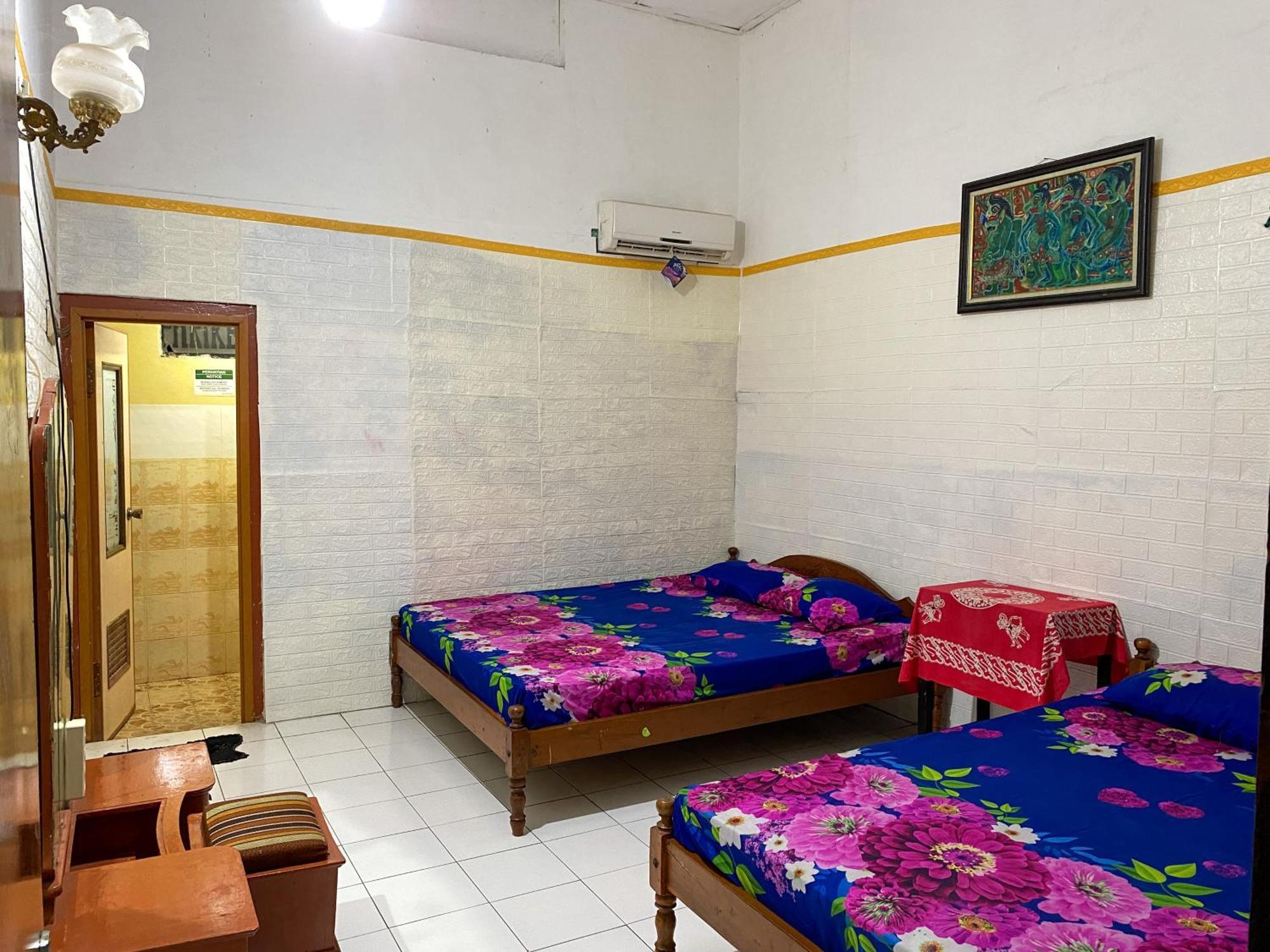 Parikesit Guest House Yogyakarta Bagian luar foto