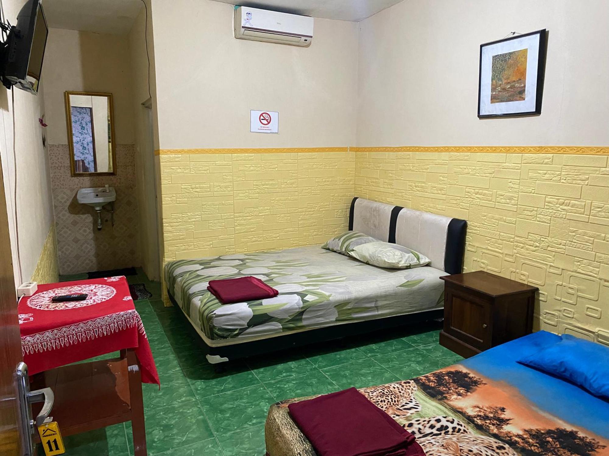 Parikesit Guest House Yogyakarta Bagian luar foto