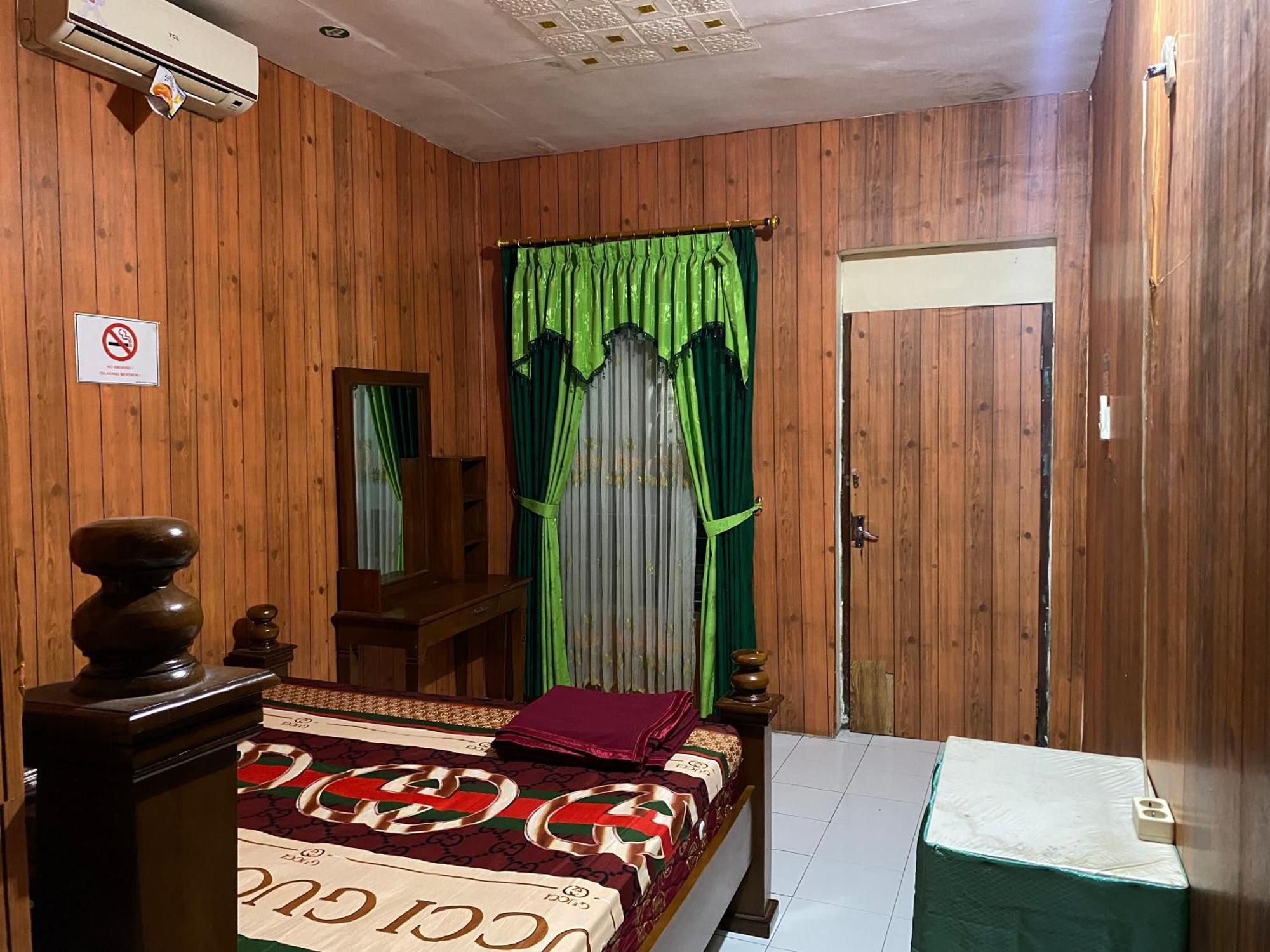 Parikesit Guest House Yogyakarta Bagian luar foto