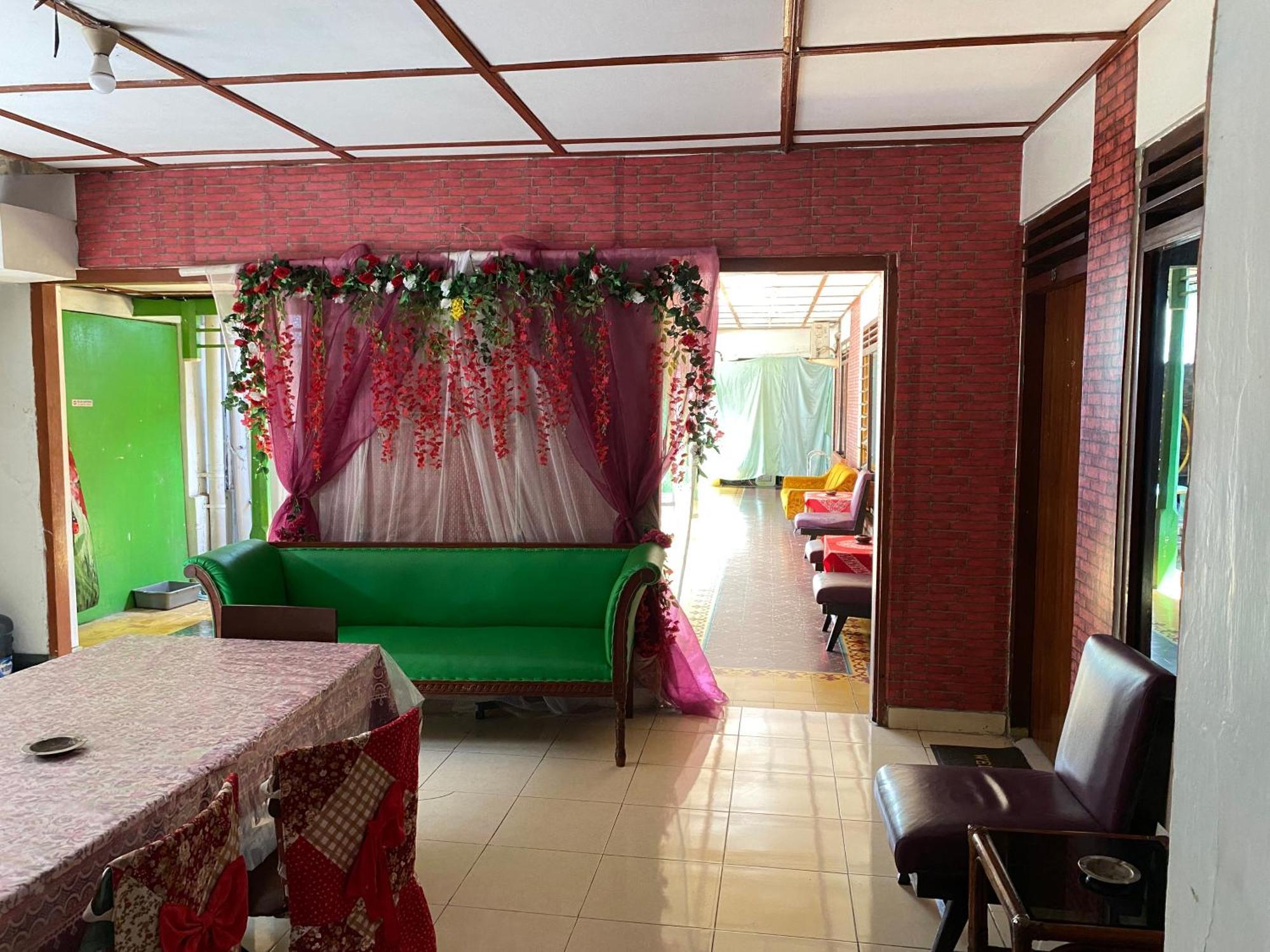 Parikesit Guest House Yogyakarta Bagian luar foto
