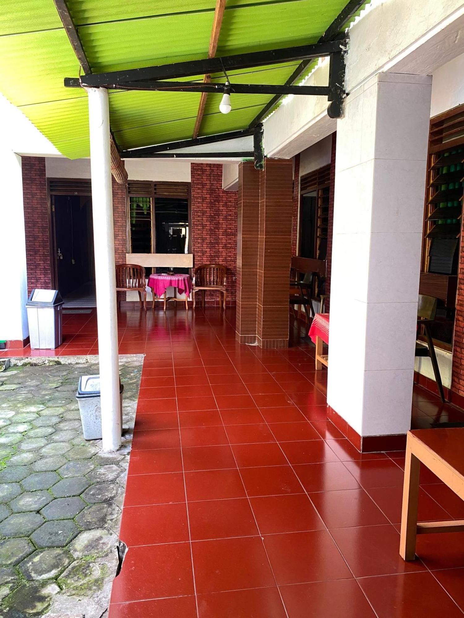 Parikesit Guest House Yogyakarta Bagian luar foto