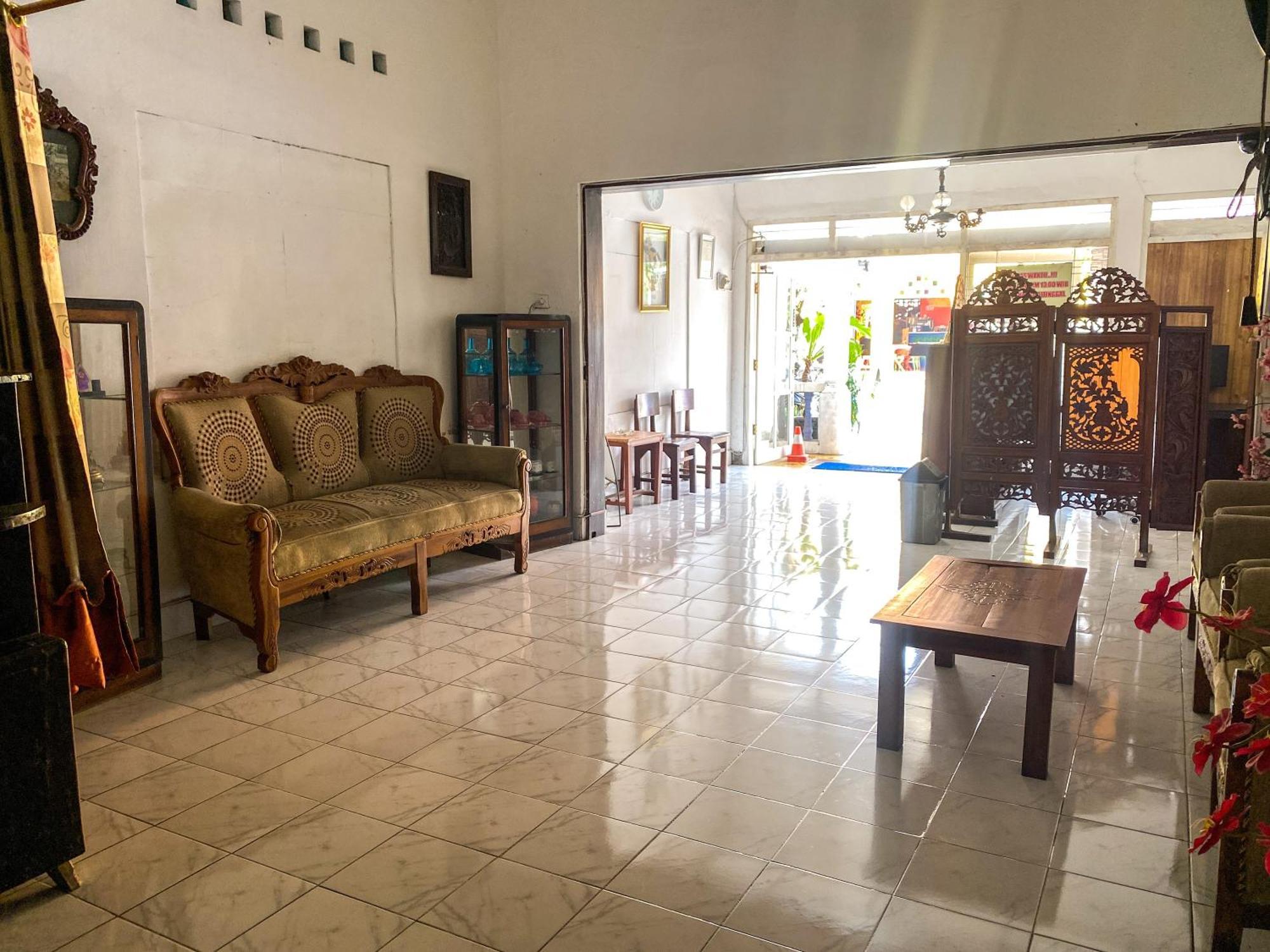 Parikesit Guest House Yogyakarta Bagian luar foto
