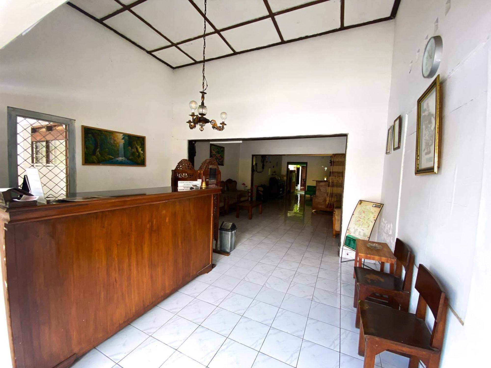 Parikesit Guest House Yogyakarta Bagian luar foto