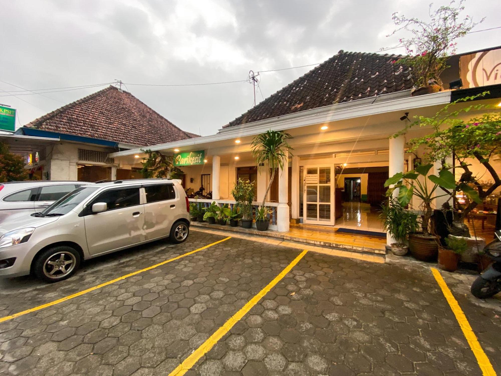 Parikesit Guest House Yogyakarta Bagian luar foto