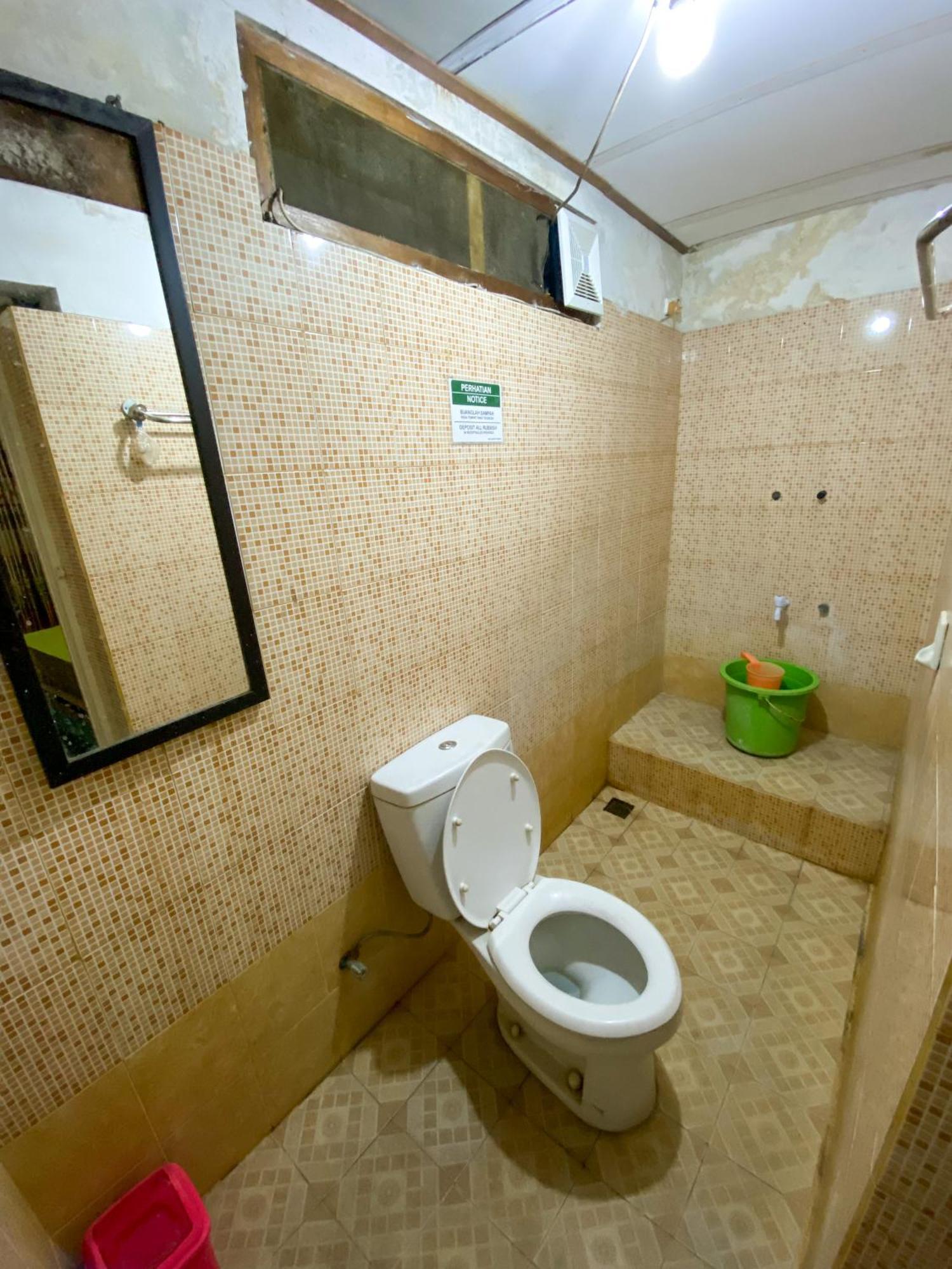 Parikesit Guest House Yogyakarta Bagian luar foto