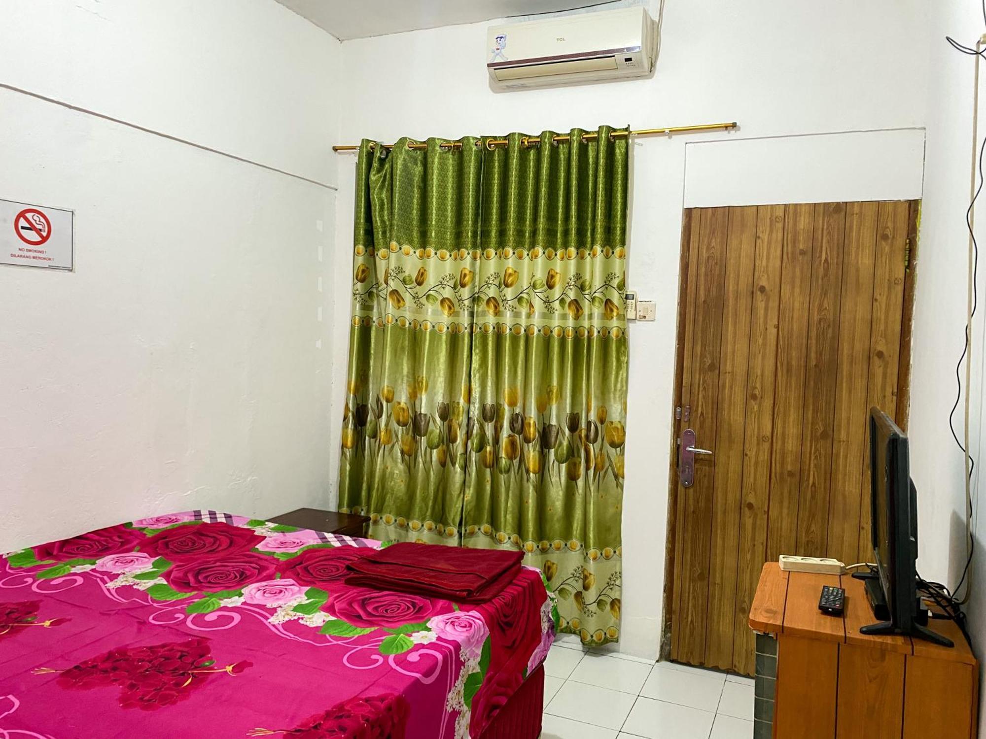 Parikesit Guest House Yogyakarta Bagian luar foto